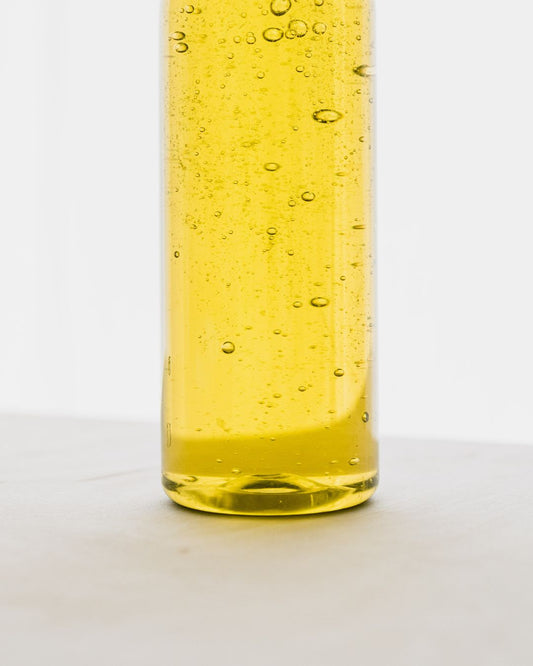 Pourquoi choisir l’huile de jojoba pour peau grasse ?