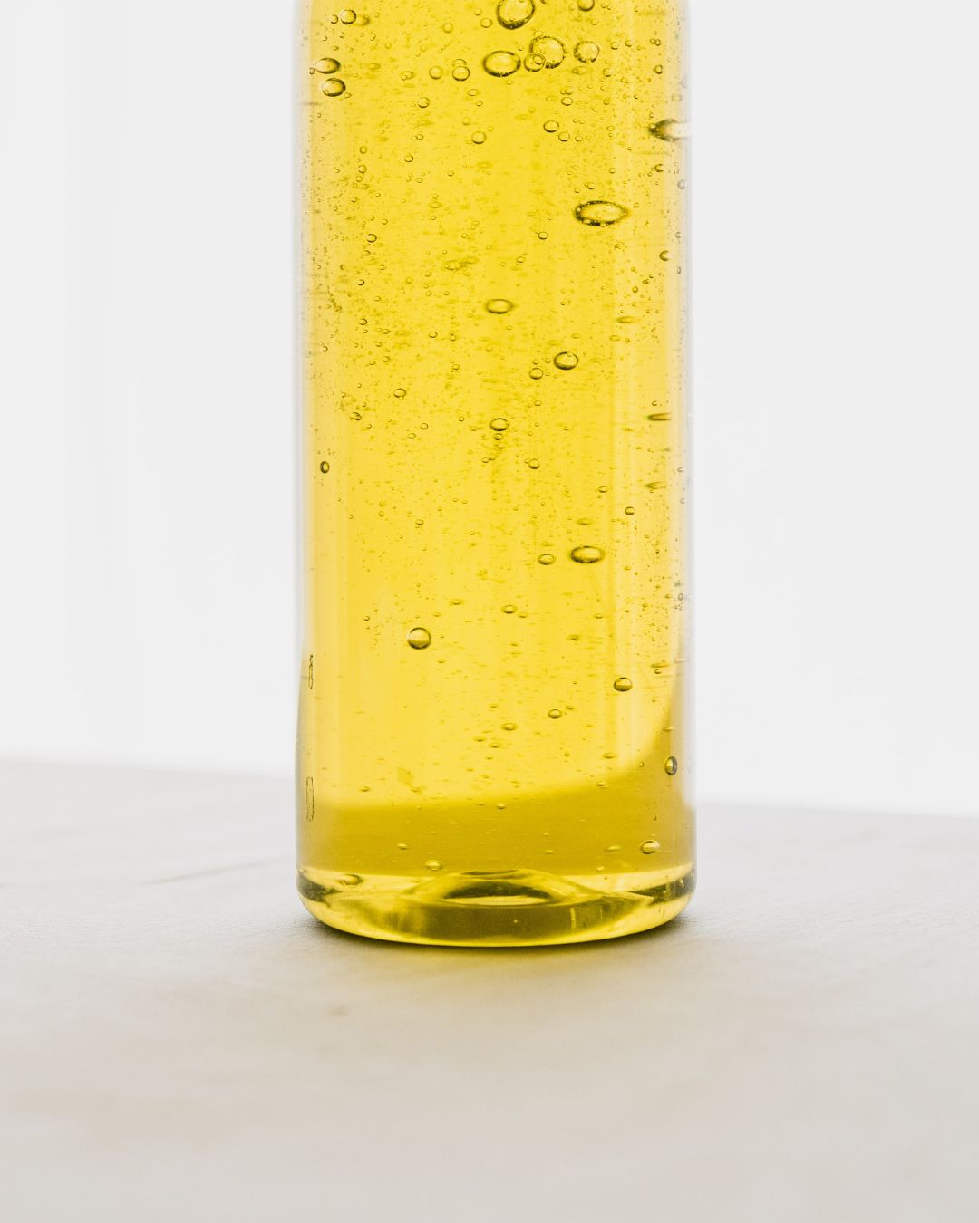 Pourquoi choisir l’huile de jojoba pour peau grasse ?